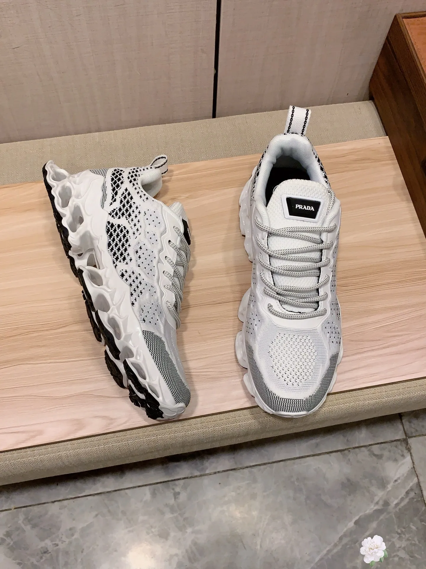 Men's men's shoes💰460💰💰🎩🎩[Lightning][Lightning] "PRADA*" The latest and most popular casual shoes, top brand [seduce] luxury ~ purchasing agency, top ~ quality. [Strong] The upper is made of imported breathable fly weave material ➕ breathable sheepskin feet (•) with fine workmanship. The original stylish and stylish soft rubber wear-resistant and non-slip outsole is light and comfortable on the feet. The real thing looks better when photographed. 004: Size: 38-44, 3️⃣ colors selected